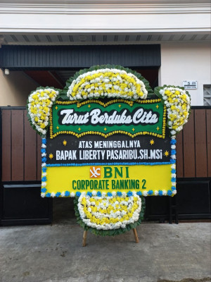 Papan Bunga Duka di Kerokan