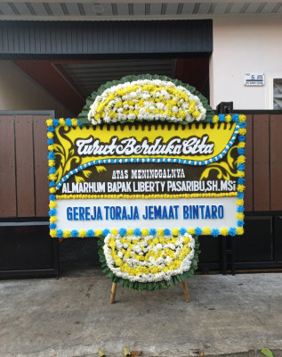 Papan Bunga Duka di Kerokan